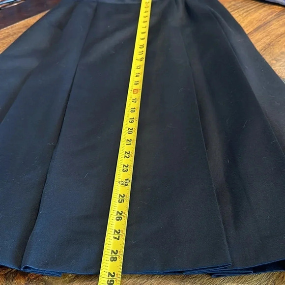 Harve Benard by Behard Holtzman classic black skirt - Picture 4 of 7